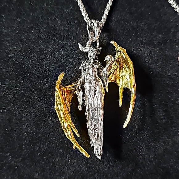 Lilith Pendant - Picture 4 of 4